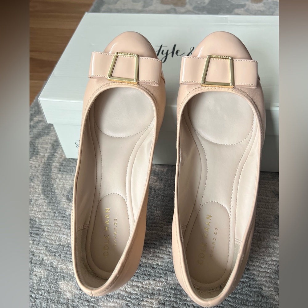 Cole Haan Women's Emory Bow Wedge in Nude Patent size 7M, like new